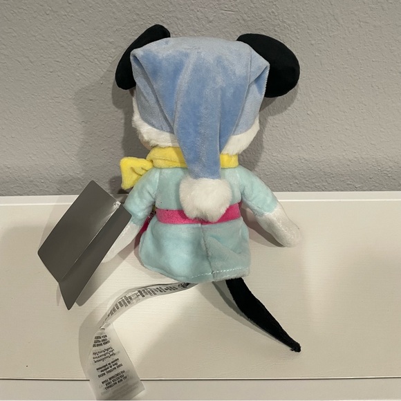 Disney Parks Minnie Mouse “From Our Family to Yours” Plush in Box 9'' - Picture 4 of 8